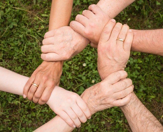 Helping-Hands.jpeg.c25982ac4ab4d8aee1a2770479e31391.jpeg