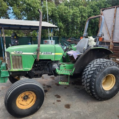  1999 John Deere 5210 Turf tractor