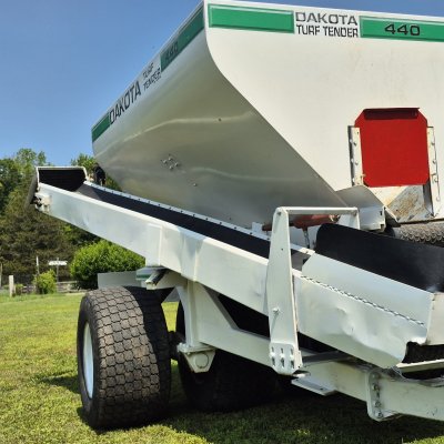   Dakota 440 Turf Tender