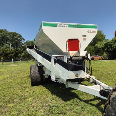   Dakota 440 Turf Tender