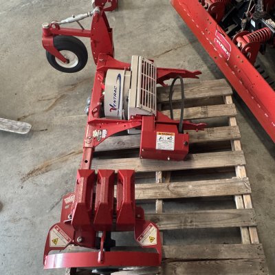   Ventrac Ed20e edger w/ blower