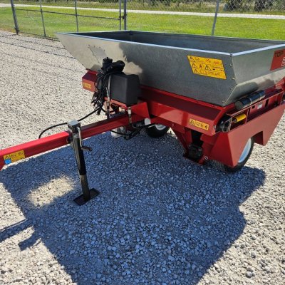 2016 Toro 2500 Tow Behind Topdresser
