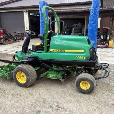   John Deere  Terrain cut mower 8800 A