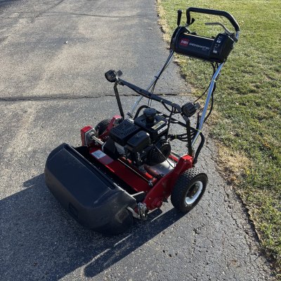  2016 Toro Greensmaster® 1600 Walking Greens Mower