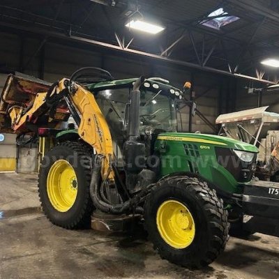  2017 John Deere 6110R