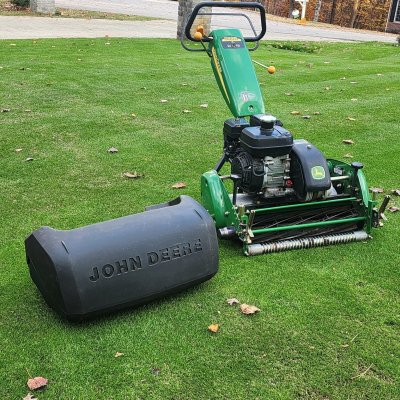   JOHN DEERE 220B