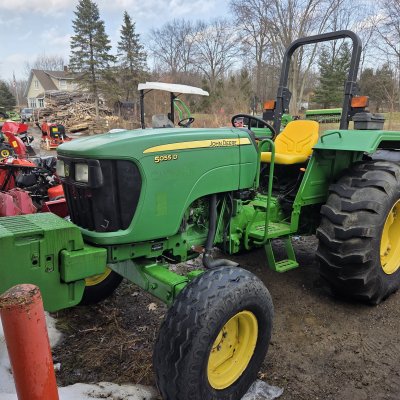   John Deere 5055D