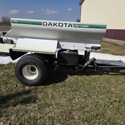  2016 Dakota topdresser 410