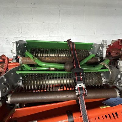   John Deere QA5 Verticut reels