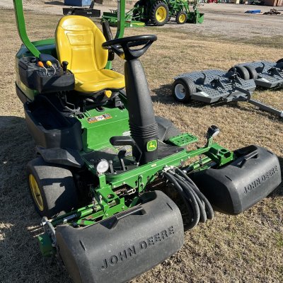  October 2020 John Deere diesel greensmower 2550