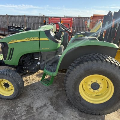  2010 John Deere 4520