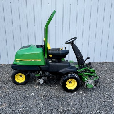  2020 John Deere 2500B Triplex - 3WD  with groomers