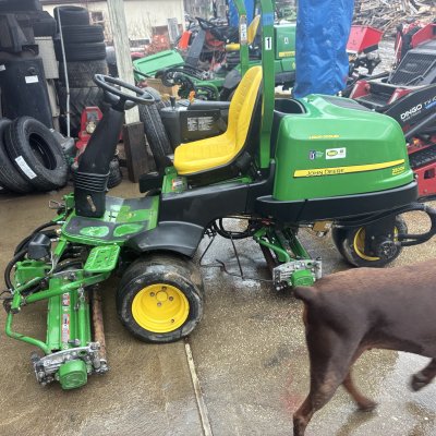  Oct 2016 John Deere greensmower 2500B  gas