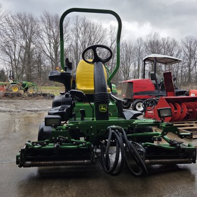  2016 John Deere 2500B  gas